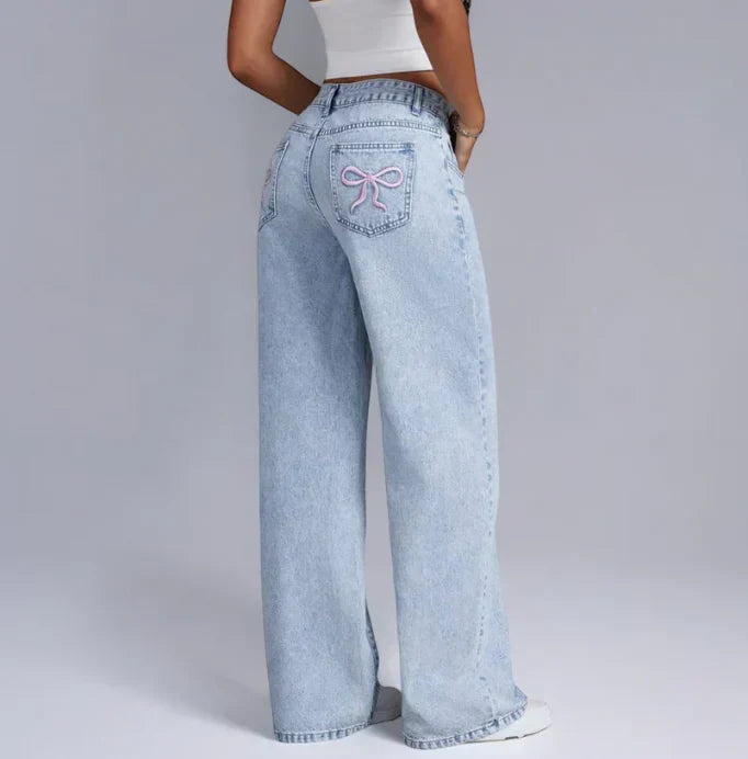 Vida jeansjeans dam - Rosa rosett - Normal passform - Unika detaljer - Essentiell elegans