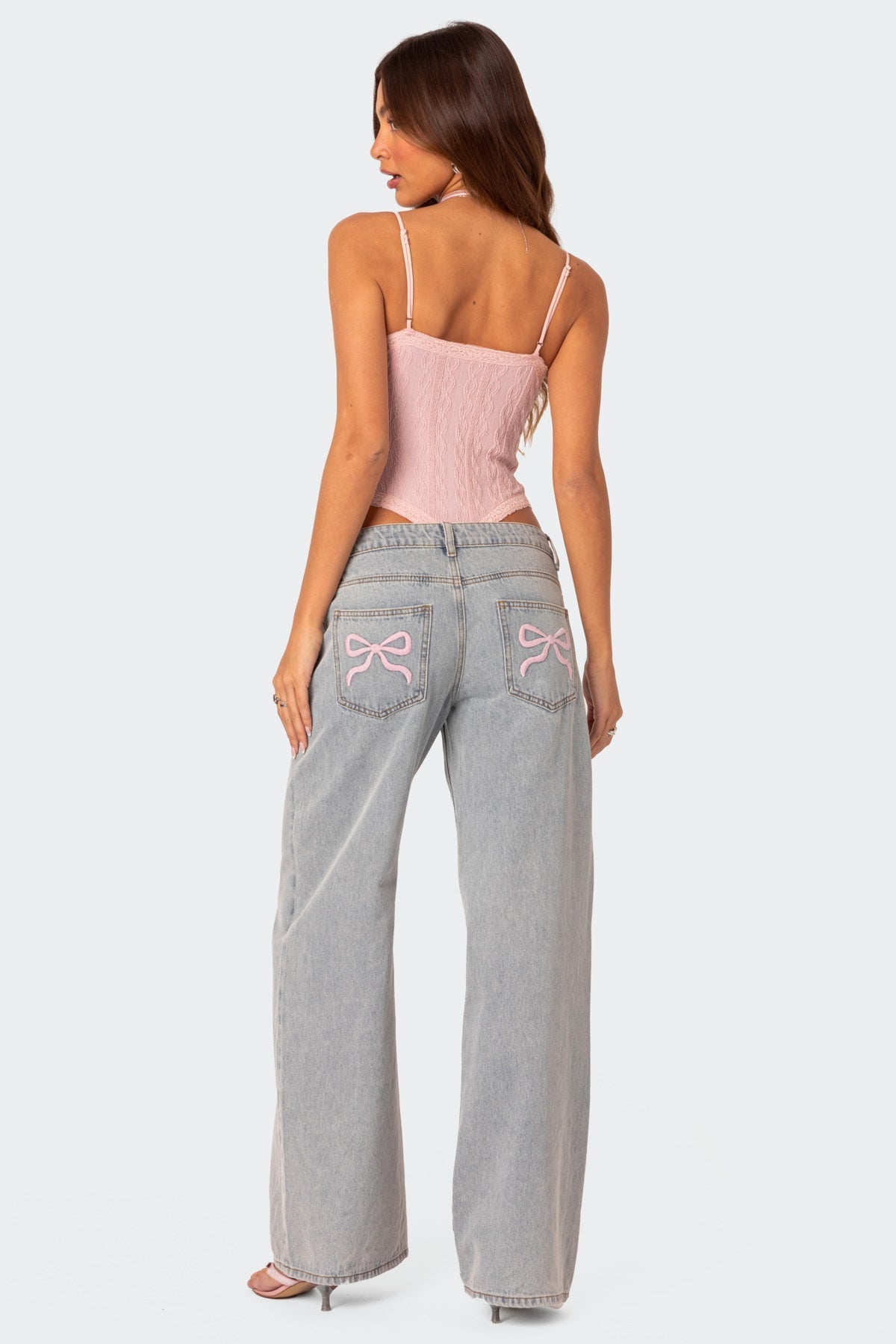 Vida jeansjeans dam - Rosa rosett - Normal passform - Unika detaljer - Essentiell elegans