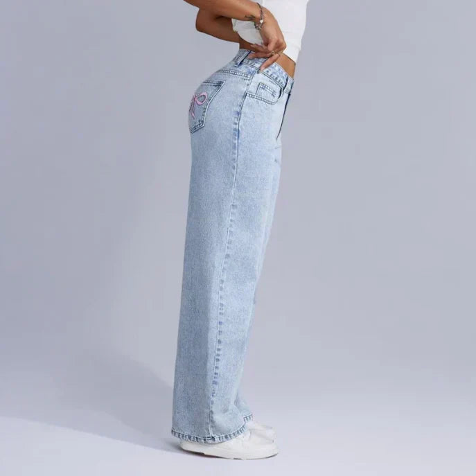 Vida jeansjeans dam - Rosa rosett - Normal passform - Unika detaljer - Essentiell elegans